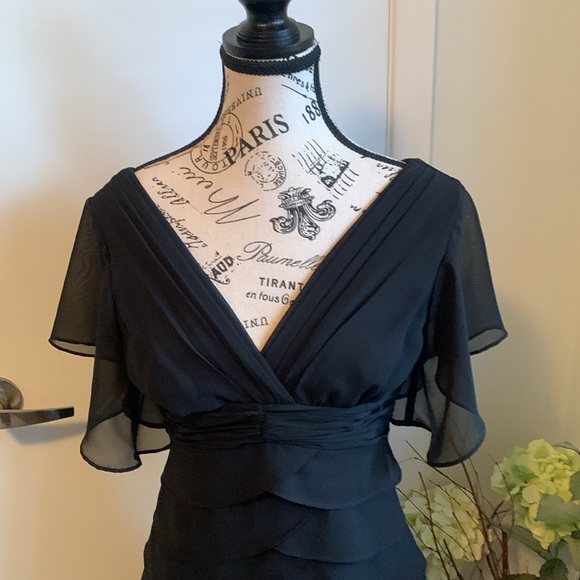 Never worn beautiful dress shoulder to hem 36”, chest side to side 15”, hip 17” - Picture 2 of 5